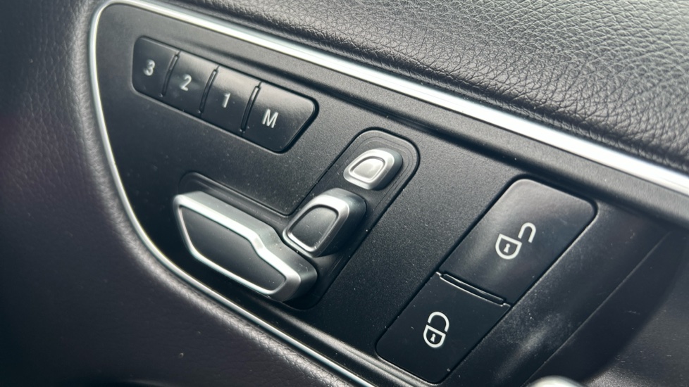 Mercedes-Benz B-Class B200 Exclusive Edition Plus 5dr Petrol Hatchback - Image 30