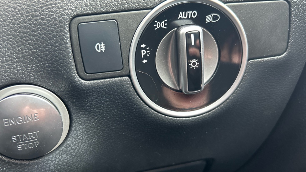 Mercedes-Benz B-Class B200 Exclusive Edition Plus 5dr Petrol Hatchback - Image 32