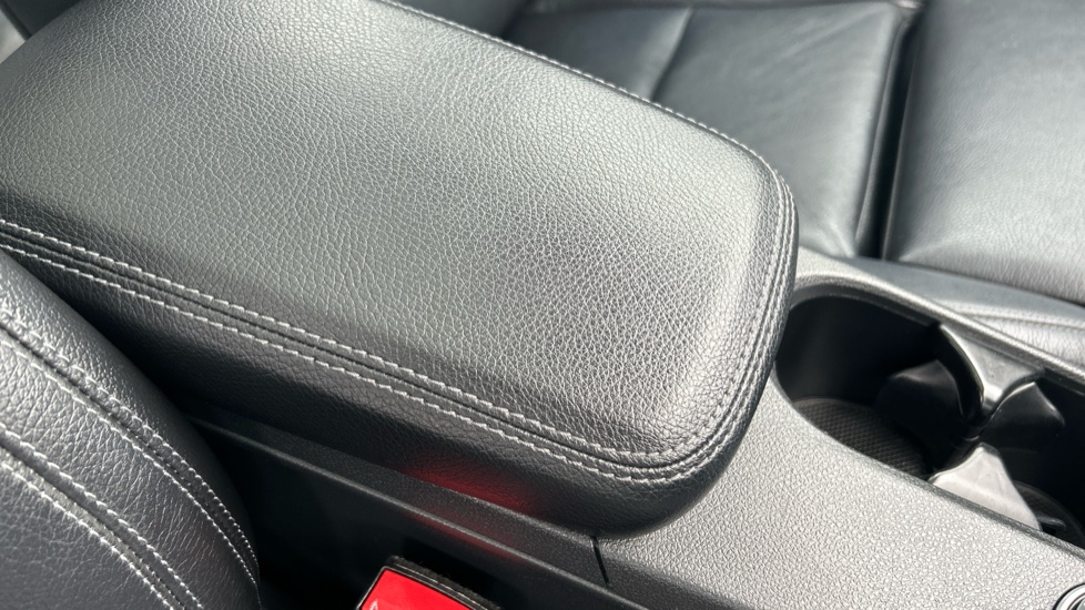 Mercedes-Benz B-Class B200 Exclusive Edition Plus 5dr Petrol Hatchback - Image 36