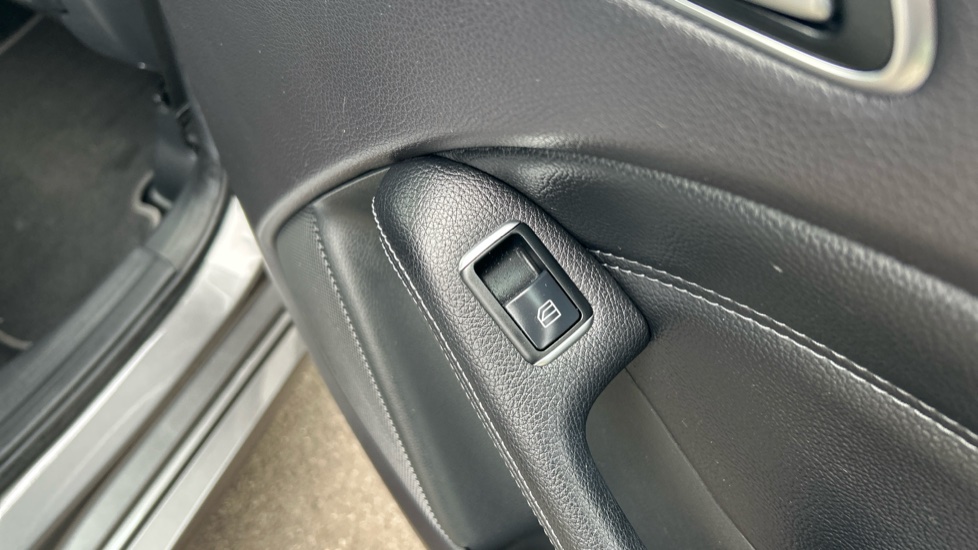 Mercedes-Benz B-Class B200 Exclusive Edition Plus 5dr Petrol Hatchback - Image 39