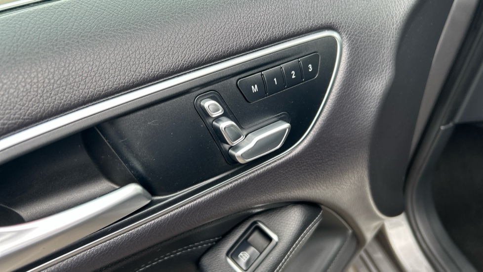 Mercedes-Benz B-Class B200 Exclusive Edition Plus 5dr Petrol Hatchback - Image 42