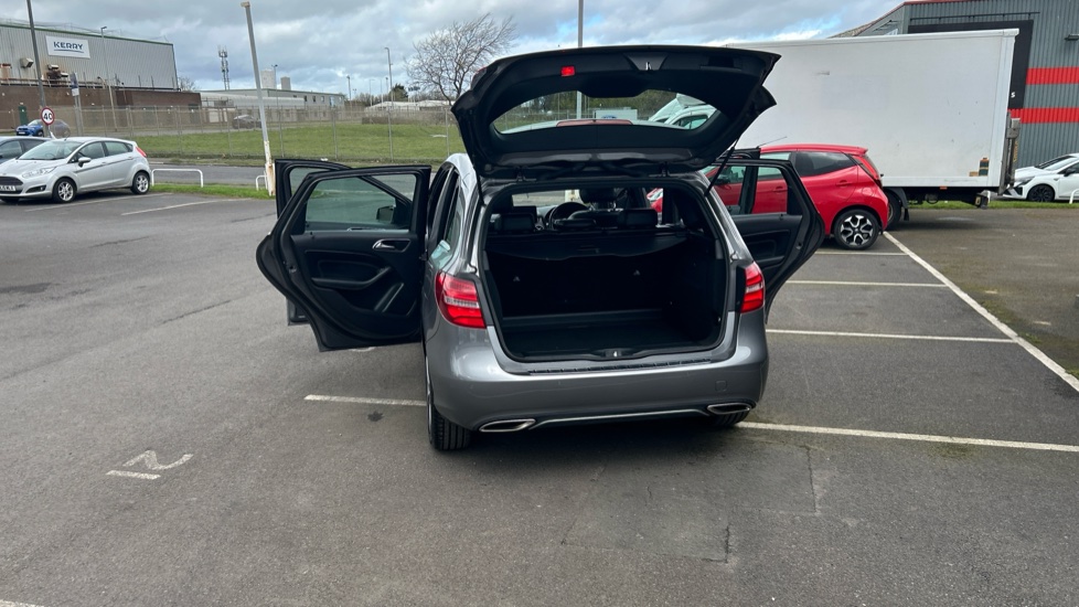 Mercedes-Benz B-Class B200 Exclusive Edition Plus 5dr Petrol Hatchback - Image 56