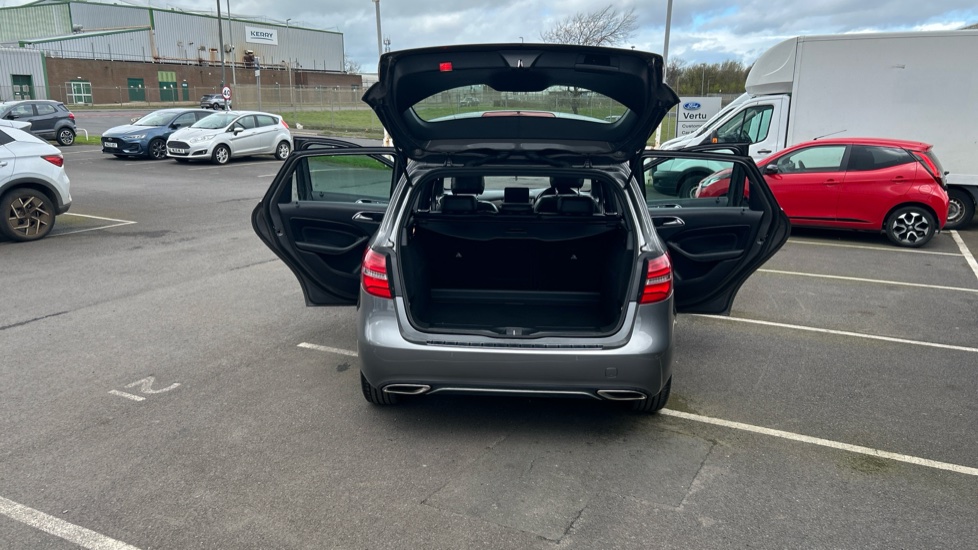 Mercedes-Benz B-Class B200 Exclusive Edition Plus 5dr Petrol Hatchback - Image 57