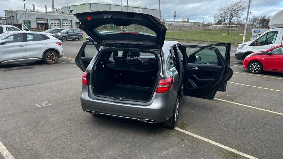 Mercedes-Benz B-Class B200 Exclusive Edition Plus 5dr Petrol Hatchback - Image 58