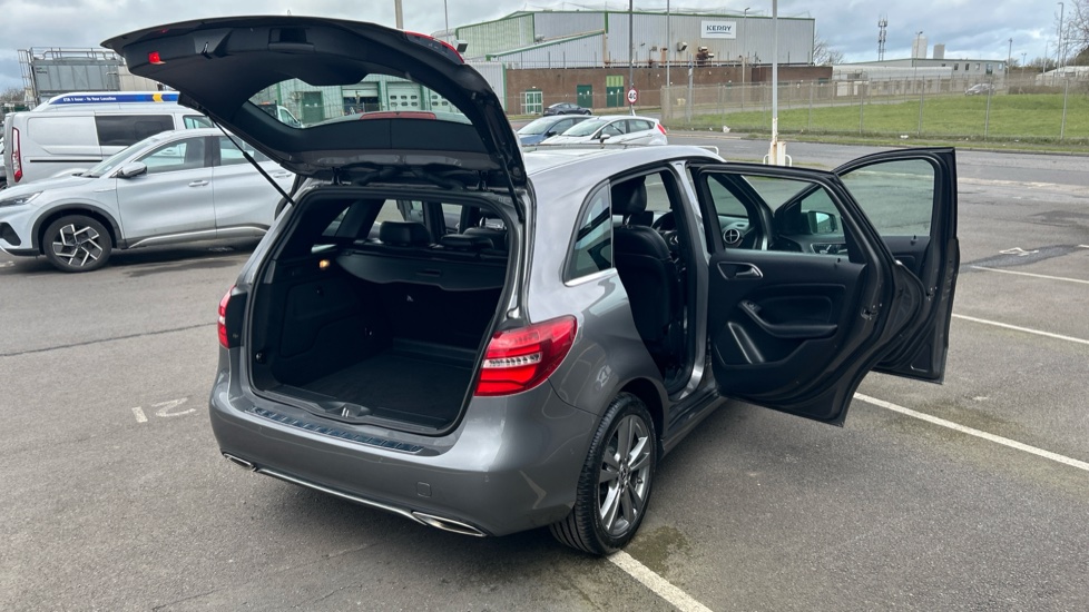 Mercedes-Benz B-Class B200 Exclusive Edition Plus 5dr Petrol Hatchback - Image 59