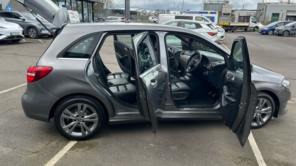 Mercedes-Benz B-Class B200 Exclusive Edition Plus 5dr Petrol Hatchback - Image 61