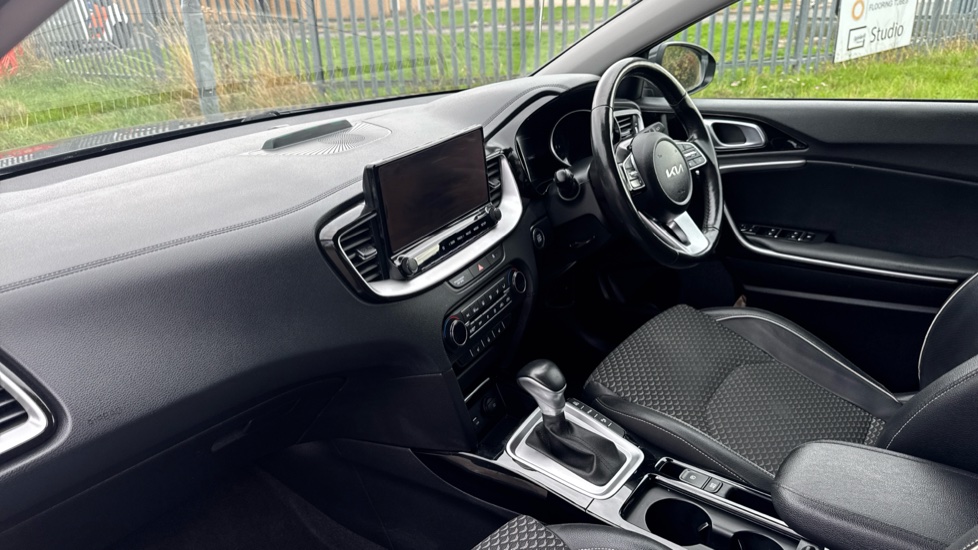 Kia Xceed 1.6 GDi PHEV 3 5dr DCT Hatchback - Image 9