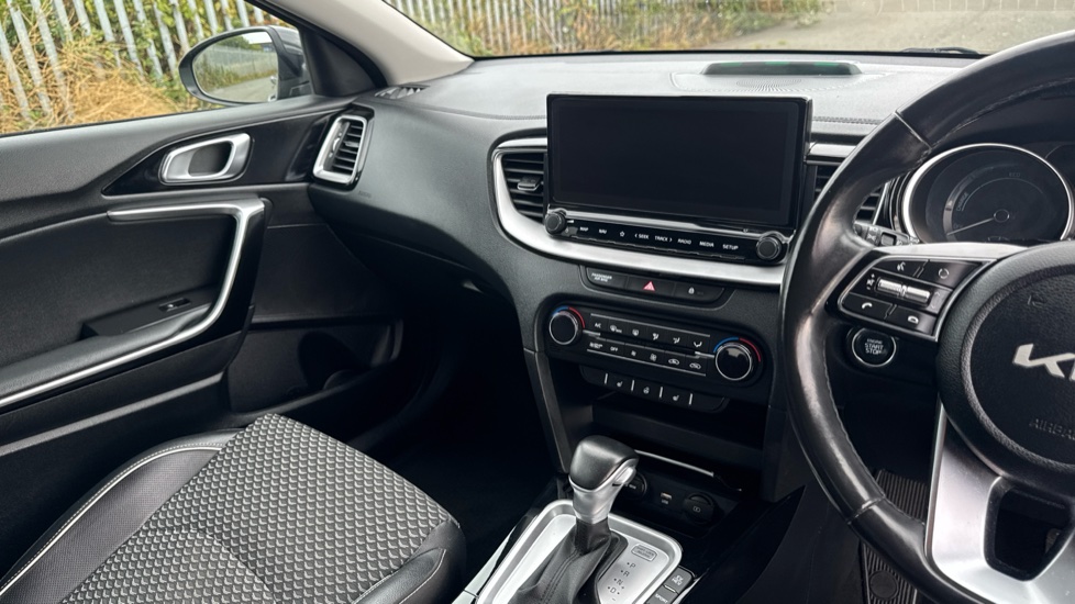 Kia Xceed 1.6 GDi PHEV 3 5dr DCT Hatchback - Image 14