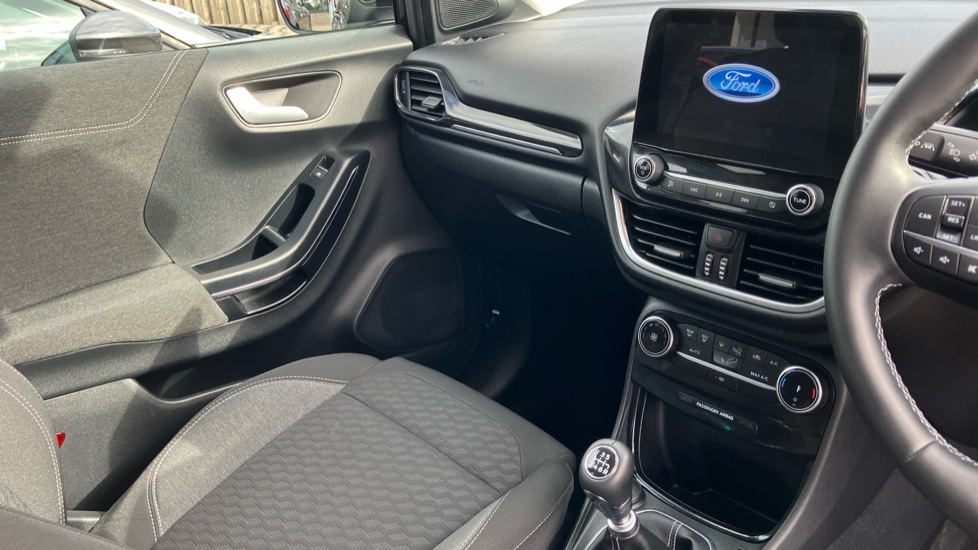 Ford Puma 1.0 EcoBoost Hybrid mHEV 155 ST-Line Vignale 5dr Petrol Hatchback - Image 14
