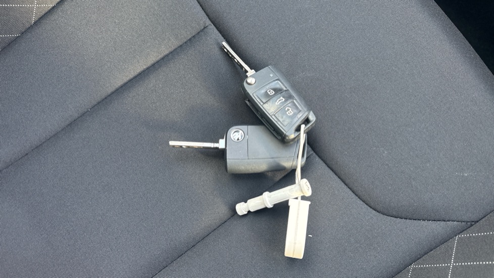 Skoda Kamiq 1.0 TSI 95 SE Drive 5dr Petrol Hatchback - Image 20