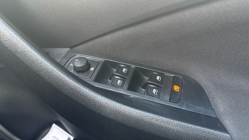 Skoda Kamiq 1.0 TSI 95 SE Drive 5dr Petrol Hatchback - Image 29