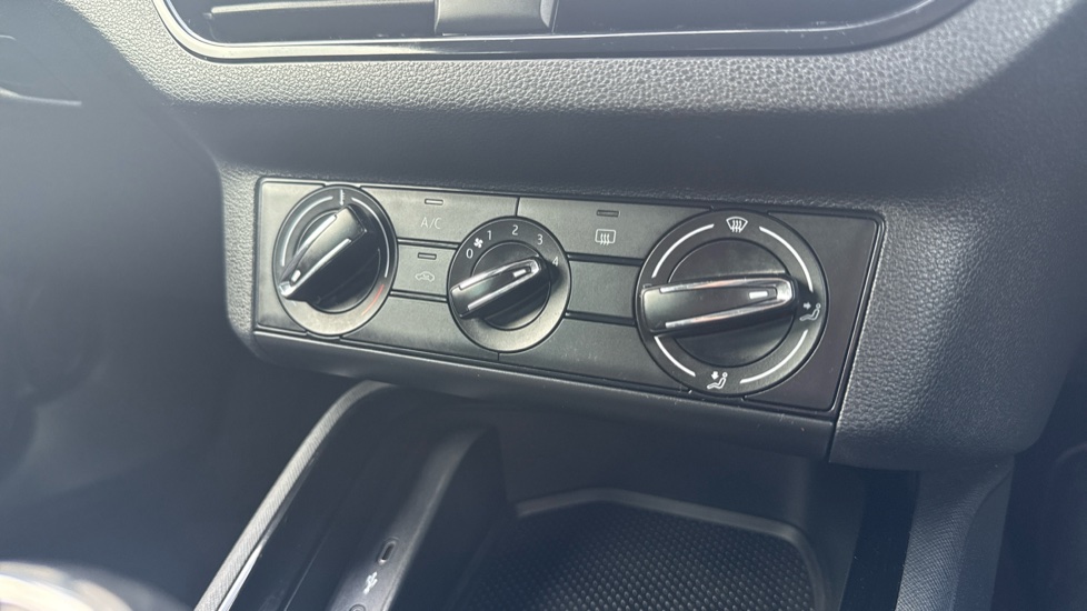 Skoda Kamiq 1.0 TSI 95 SE Drive 5dr Petrol Hatchback - Image 30