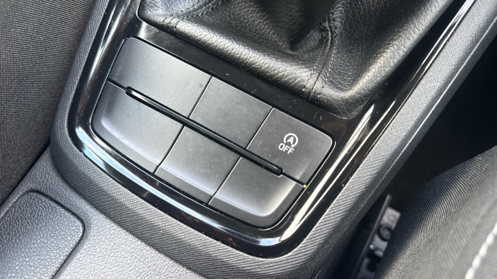 Skoda Kamiq 1.0 TSI 95 SE Drive 5dr Petrol Hatchback - Image 32