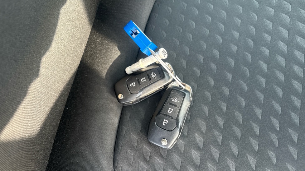 Ford Fiesta 1.1 Zetec 3dr Petrol Hatchback - Image 20