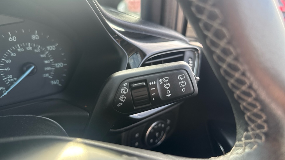 Ford Fiesta 1.1 Zetec 3dr Petrol Hatchback - Image 21