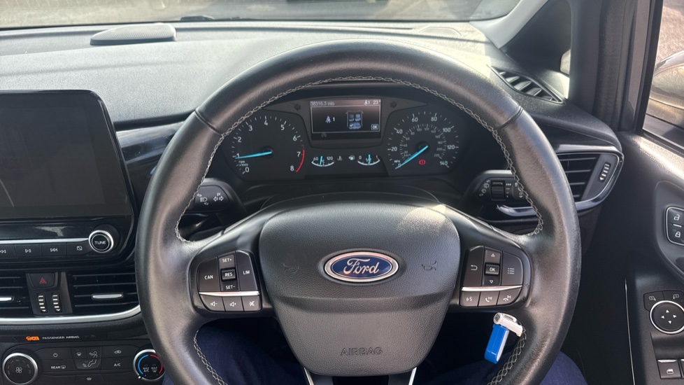 Ford Fiesta 1.1 Zetec 3dr Petrol Hatchback - Image 27