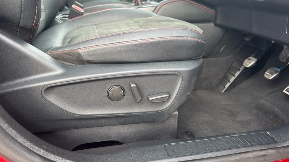 Ford Kuga 1.5 EcoBoost 150 ST-Line X Edition 5dr Petrol Estate - Image 31