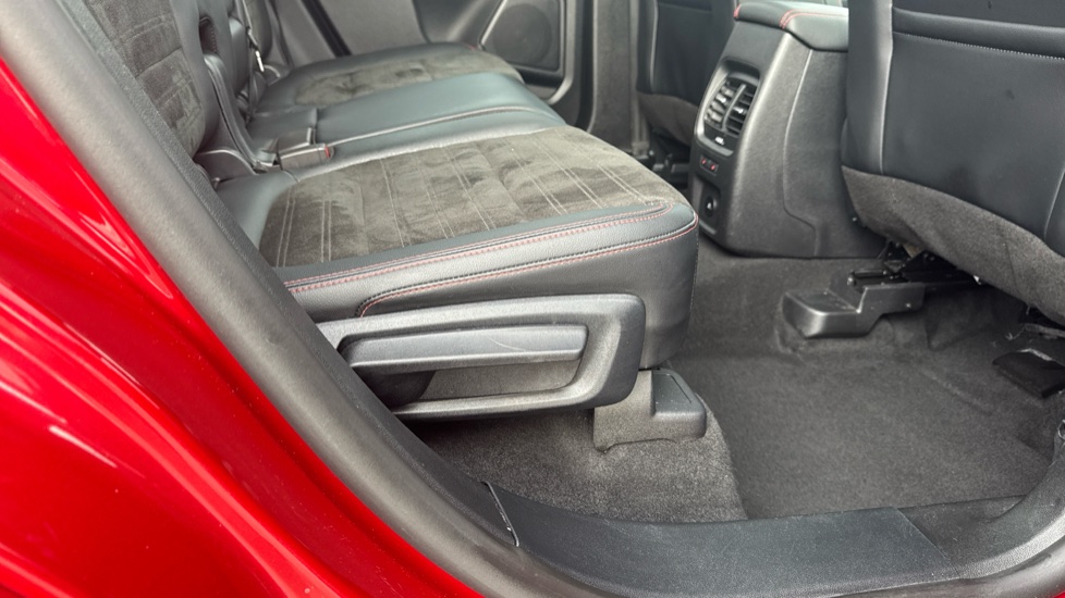 Ford Kuga 1.5 EcoBoost 150 ST-Line X Edition 5dr Petrol Estate - Image 32
