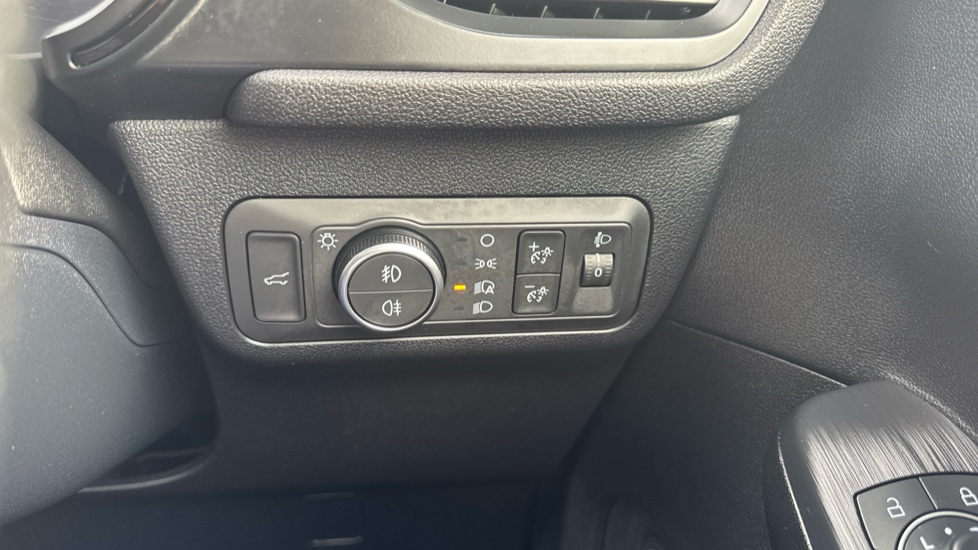 Ford Kuga 1.5 EcoBoost 150 ST-Line X Edition 5dr Petrol Estate - Image 38