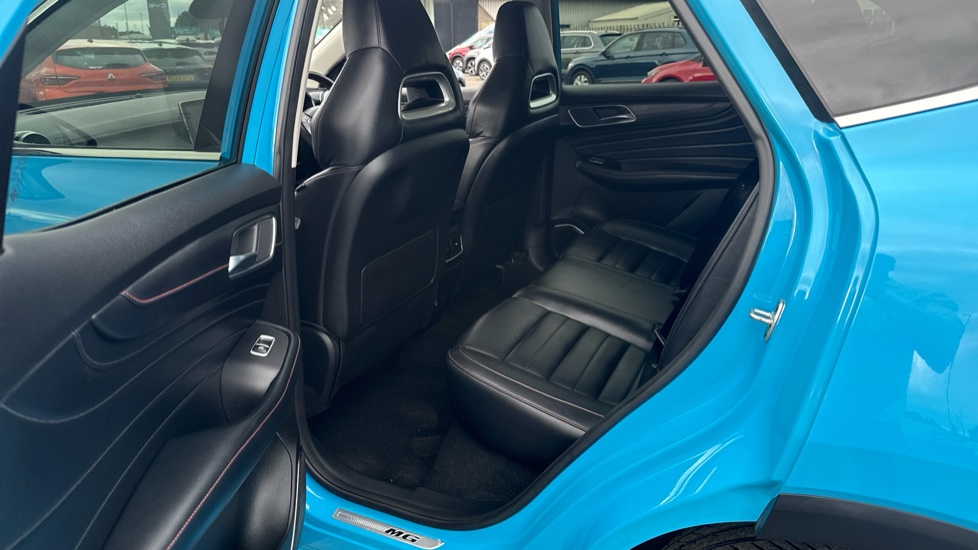 MG HS 1.5 T-GDI Exclusive 5dr DCT Petrol Hatchback - Image 16