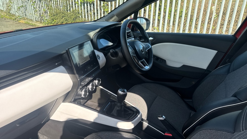 Renault Clio 1.0 TCe 90 SE Edition 5dr Petrol Hatchback - Image 9