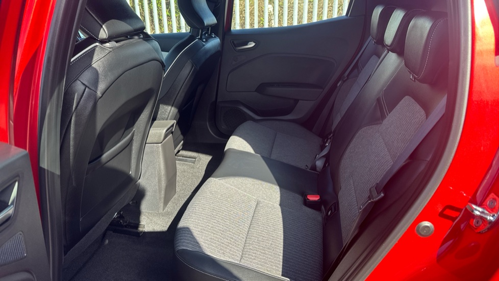 Renault Clio 1.0 TCe 90 SE Edition 5dr Petrol Hatchback - Image 16