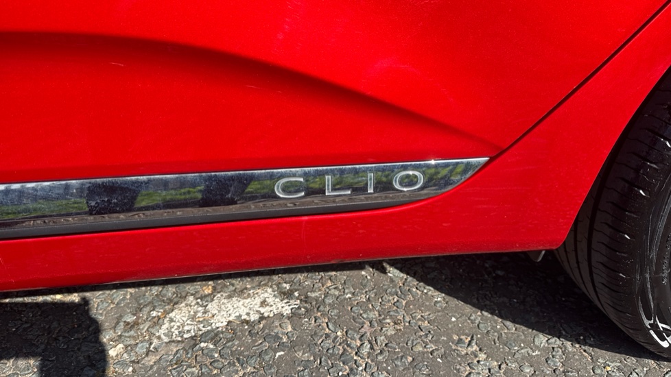 Renault Clio 1.0 TCe 90 SE Edition 5dr Petrol Hatchback - Image 35