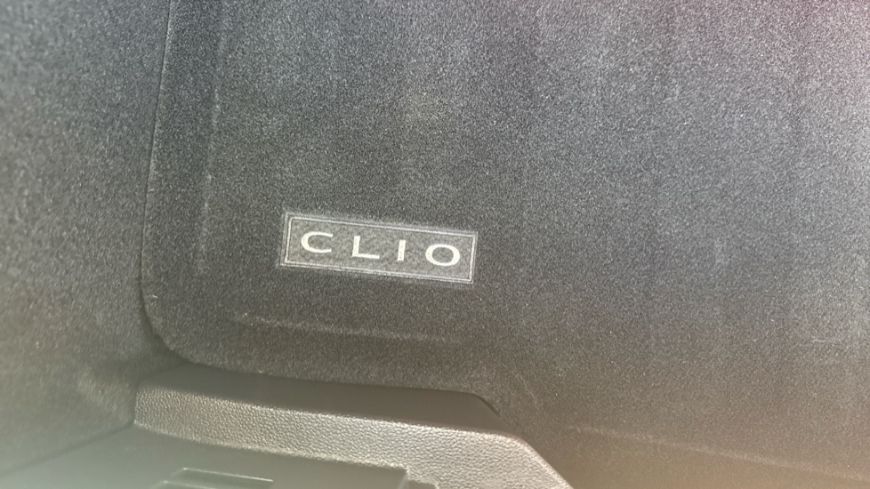 Renault Clio 1.0 TCe 90 SE Edition 5dr Petrol Hatchback - Image 37