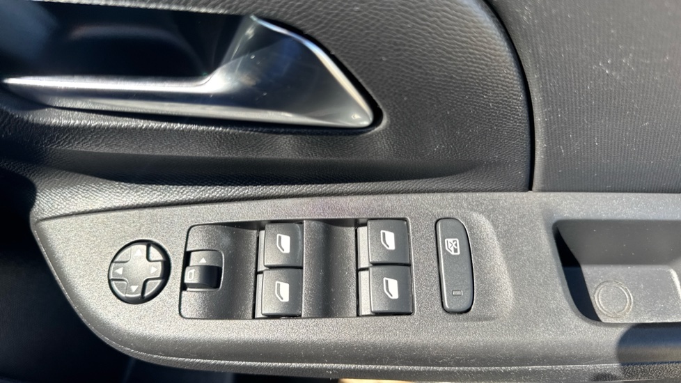 Vauxhall Corsa 1.2 Turbo SE Edition 5dr Petrol Hatchback - Image 37