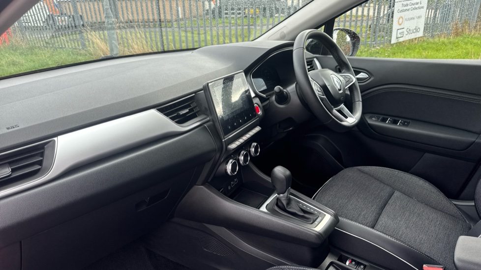 Renault Captur 1.6 E-Tech Plug-in hybrid 160 Techno 5dr Auto Hatchback - Image 9