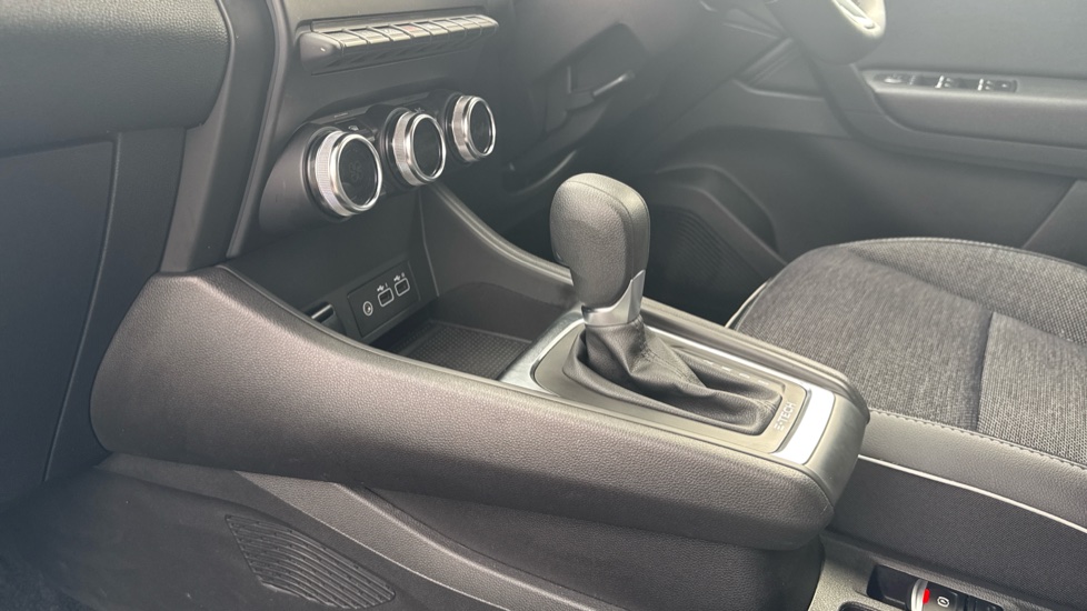 Renault Captur 1.6 E-Tech Plug-in hybrid 160 Techno 5dr Auto Hatchback - Image 13