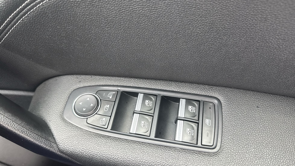 Renault Captur 1.6 E-Tech Plug-in hybrid 160 Techno 5dr Auto Hatchback - Image 30
