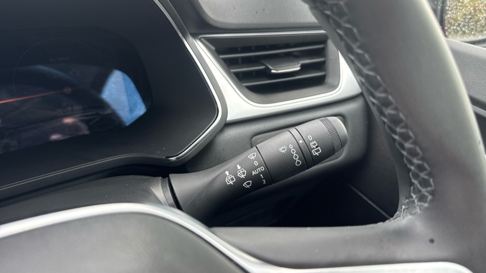 Renault Captur 1.6 E-Tech Plug-in hybrid 160 Techno 5dr Auto Hatchback - Image 32
