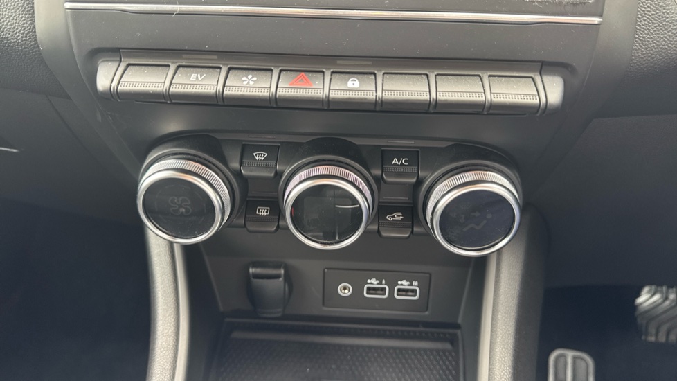 Renault Captur 1.6 E-Tech Plug-in hybrid 160 Techno 5dr Auto Hatchback - Image 36