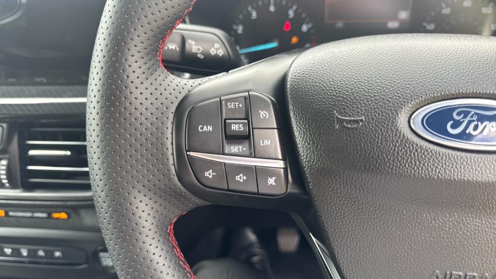 Ford Focus 1.0 EcoBoost ST-Line 5dr Petrol Hatchback - Image 32