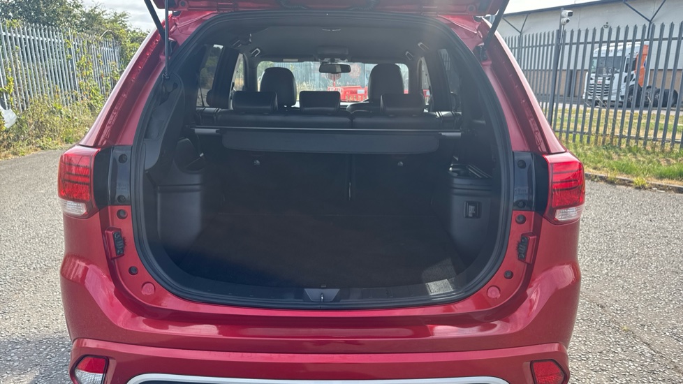 Mitsubishi Outlander 2.4 PHEV 4h 5dr Auto Estate - Image 4