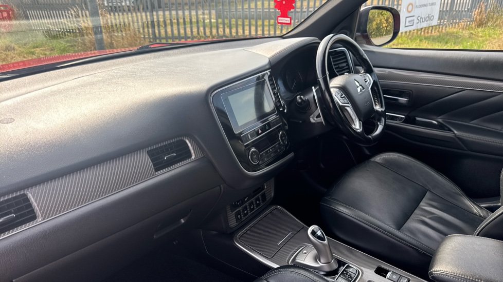 Mitsubishi Outlander 2.4 PHEV 4h 5dr Auto Estate - Image 9