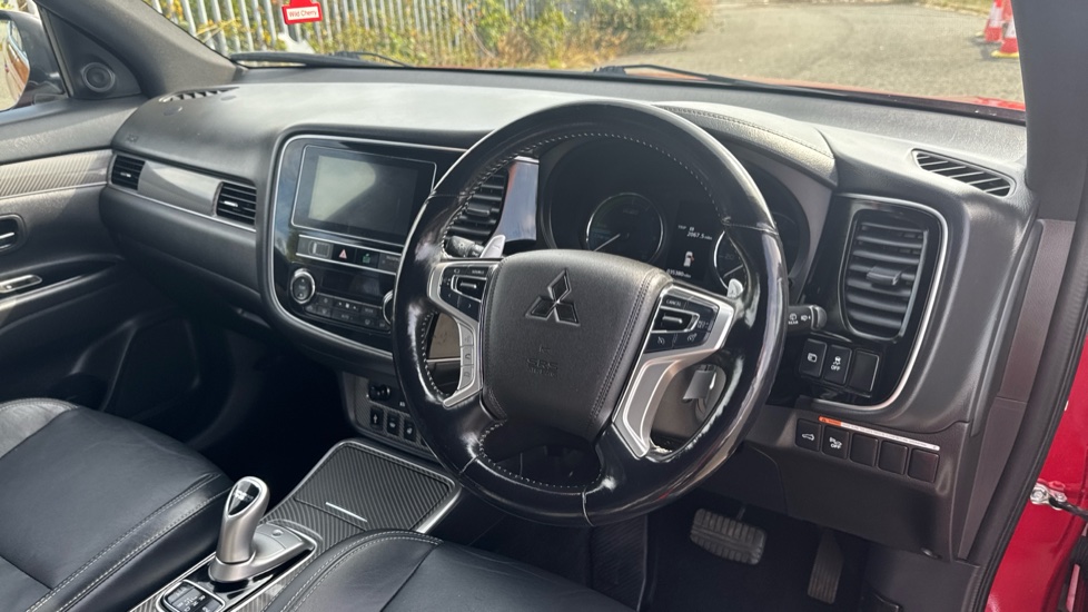 Mitsubishi Outlander 2.4 PHEV 4h 5dr Auto Estate - Image 11