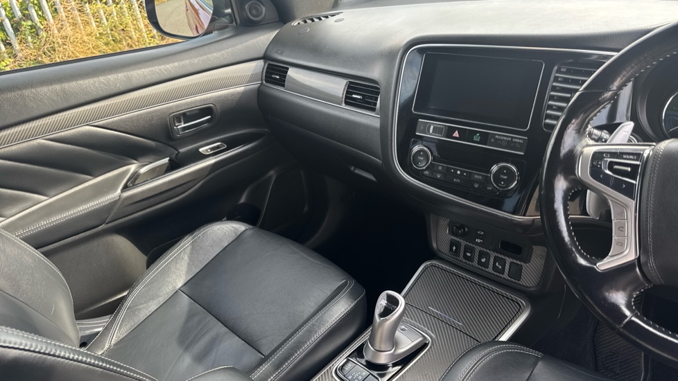 Mitsubishi Outlander 2.4 PHEV 4h 5dr Auto Estate - Image 14