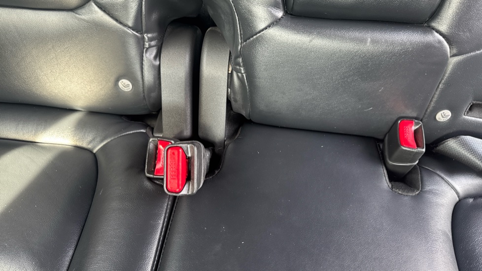 Mitsubishi Outlander 2.4 PHEV 4h 5dr Auto Estate - Image 17