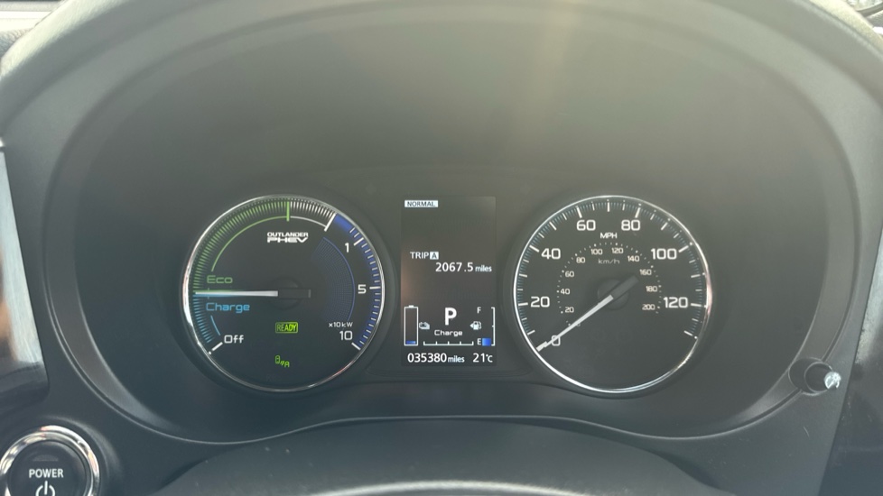 Mitsubishi Outlander 2.4 PHEV 4h 5dr Auto Estate - Image 18