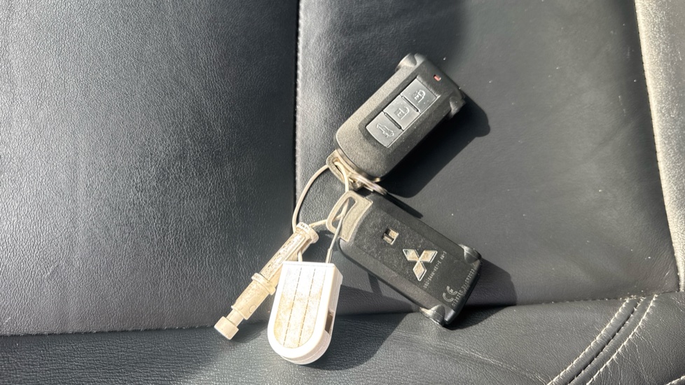 Mitsubishi Outlander 2.4 PHEV 4h 5dr Auto Estate - Image 20