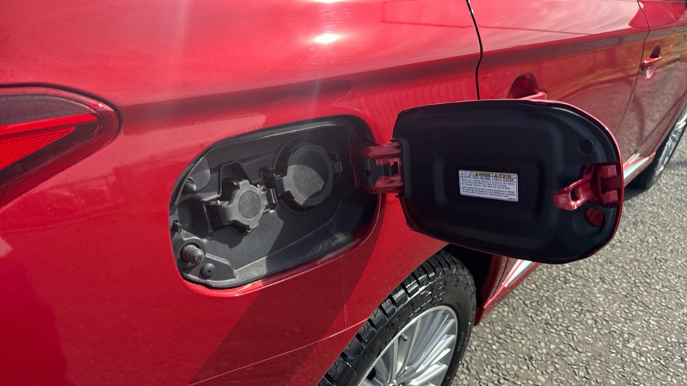 Mitsubishi Outlander 2.4 PHEV 4h 5dr Auto Estate - Image 25