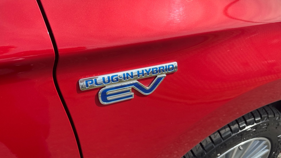 Mitsubishi Outlander 2.4 PHEV 4h 5dr Auto Estate - Image 29