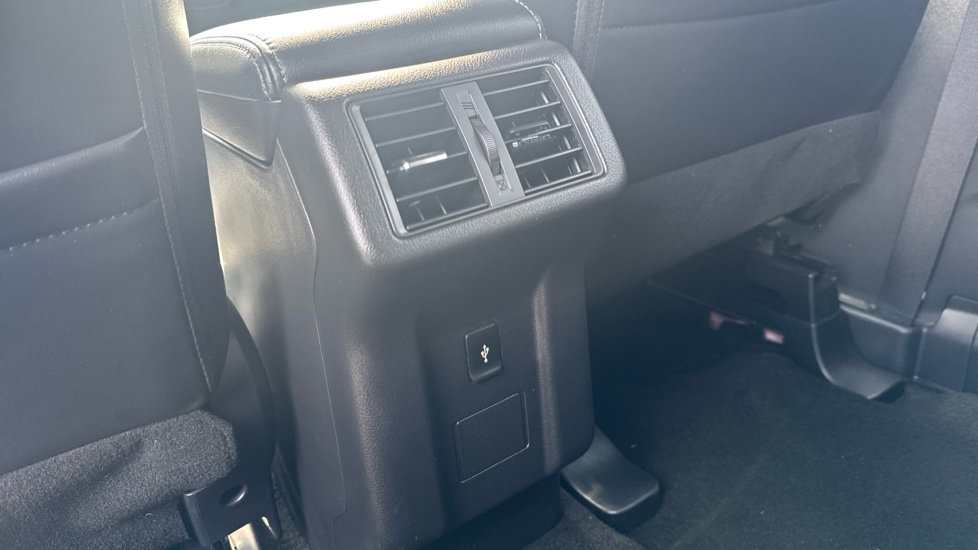 Mitsubishi Outlander 2.4 PHEV 4h 5dr Auto Estate - Image 35