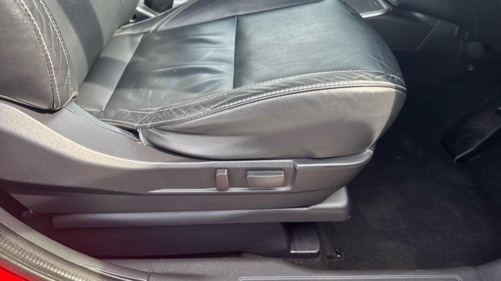 Mitsubishi Outlander 2.4 PHEV 4h 5dr Auto Estate - Image 37