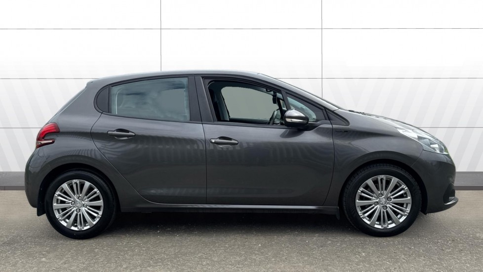 Peugeot 208 1.2 PureTech 82 Signature 5dr [Start Stop] Petrol Hatchback - Image 5