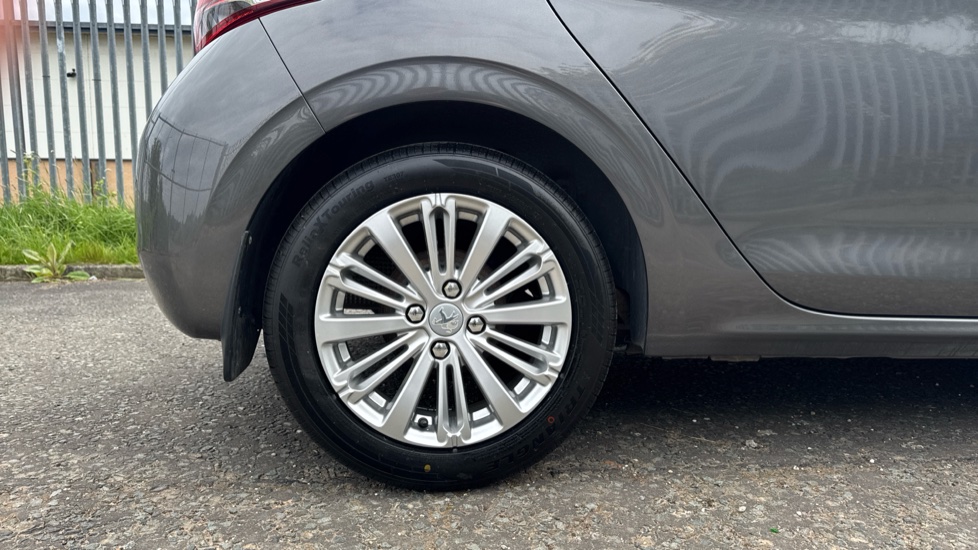 Peugeot 208 1.2 PureTech 82 Signature 5dr [Start Stop] Petrol Hatchback - Image 7