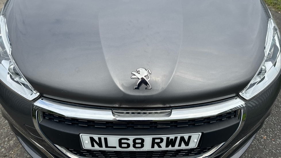 Peugeot 208 1.2 PureTech 82 Signature 5dr [Start Stop] Petrol Hatchback - Image 8