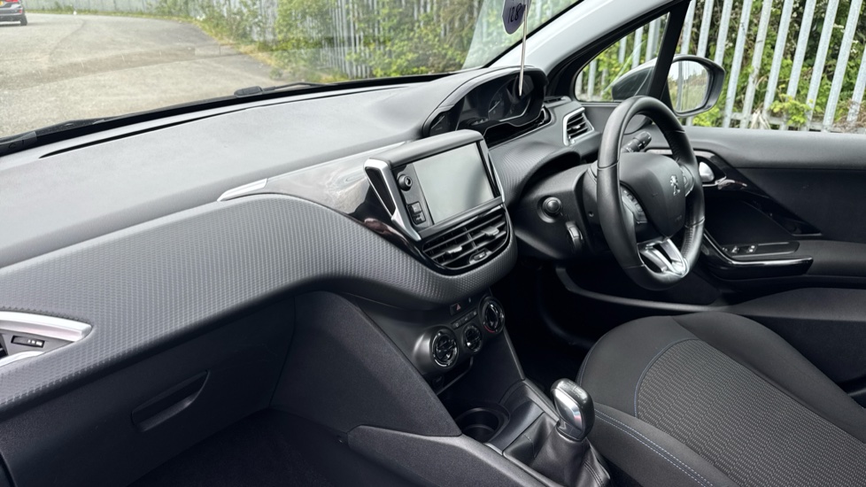 Peugeot 208 1.2 PureTech 82 Signature 5dr [Start Stop] Petrol Hatchback - Image 9